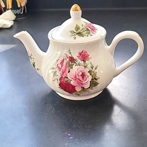 Vintage Arther wood & son Tea pot with pink roses